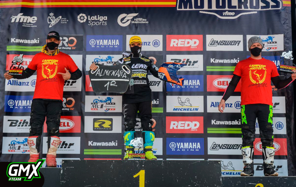 Javi Fernández en podio de Don Benito, campeón de España MX Master 2020