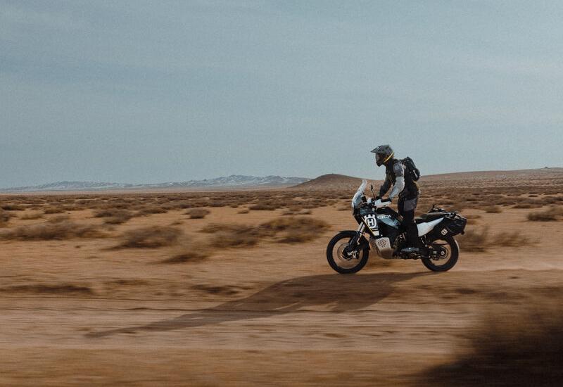Husqvarna Motorcycles tiene el placer de presentar la Norden 901 Expedition, una nueva y muy capacitada motocicleta Touring diseñada para la exploración sin límites